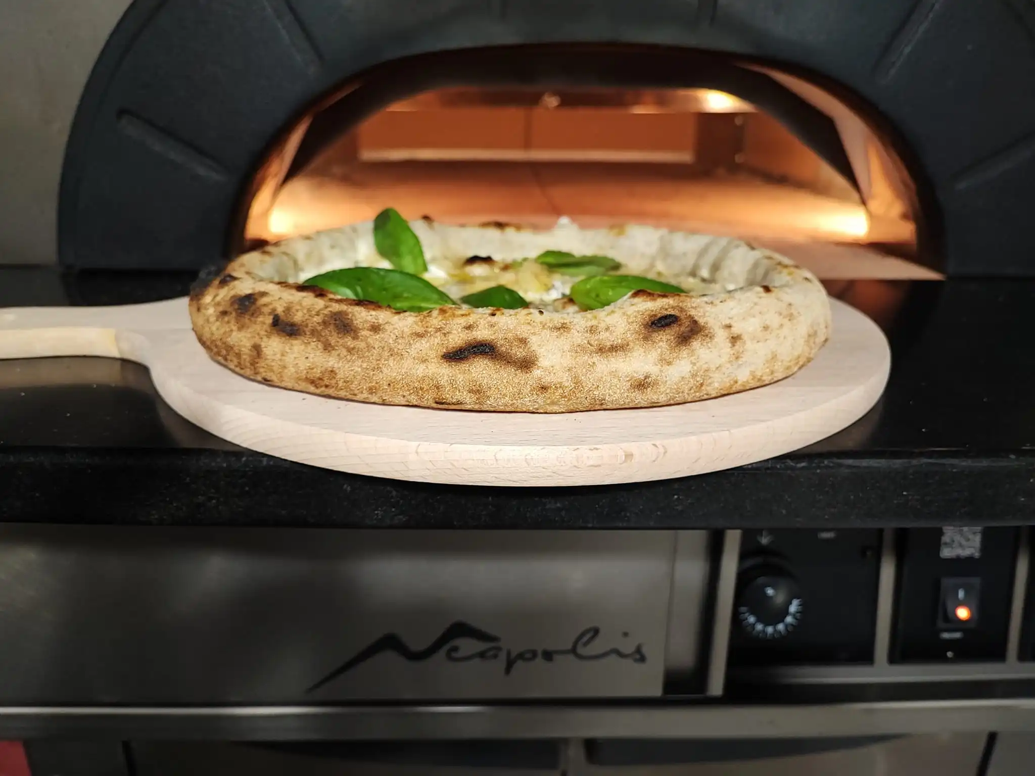 pizza sortant du four